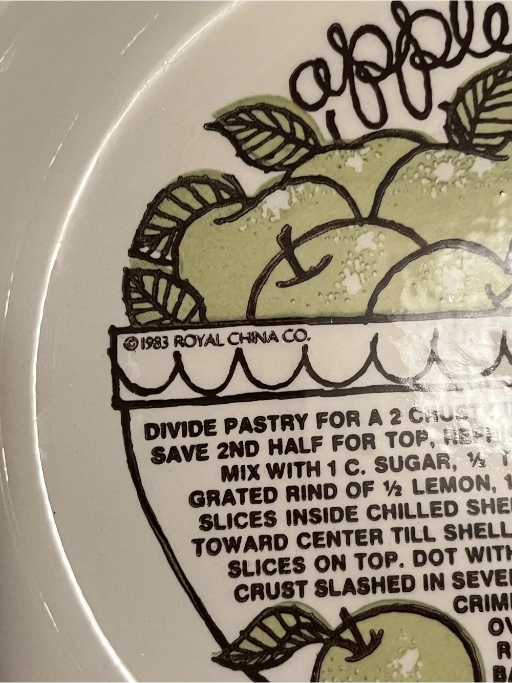 Vintage Royal China Jeannette Apple Pie Deep Dish Plate 11
